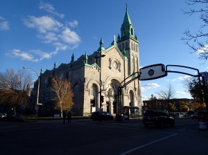 Une petite église sur la rue Ontario